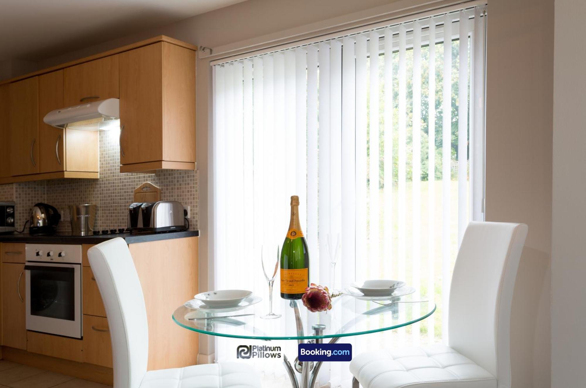 Modern Oxford 2 Bedroom Apartments, Families & Contractor Accommodation, Weekly & Monthly Stays Zewnętrze zdjęcie